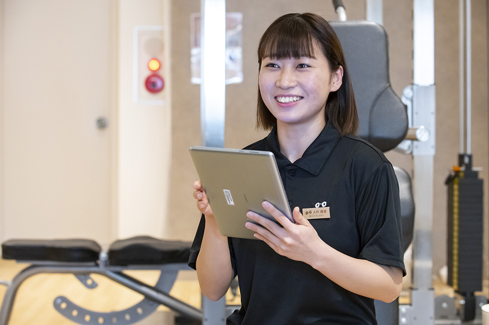 笑顔の中川トレーナー