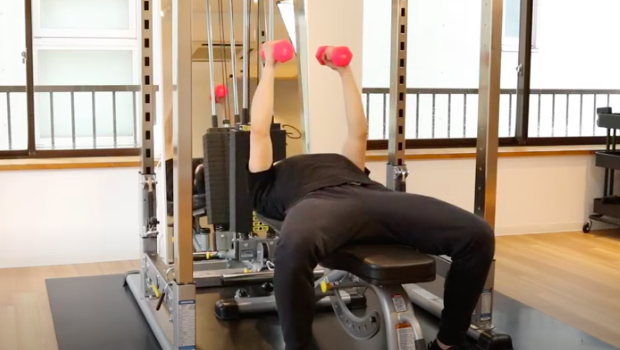 ダンベルフライ