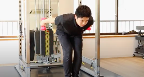 トライセプスキックバック