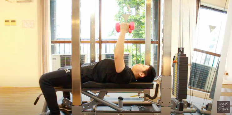 ダンベルフライ