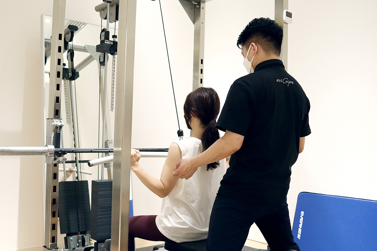 上半身のトレーニングをしている様子