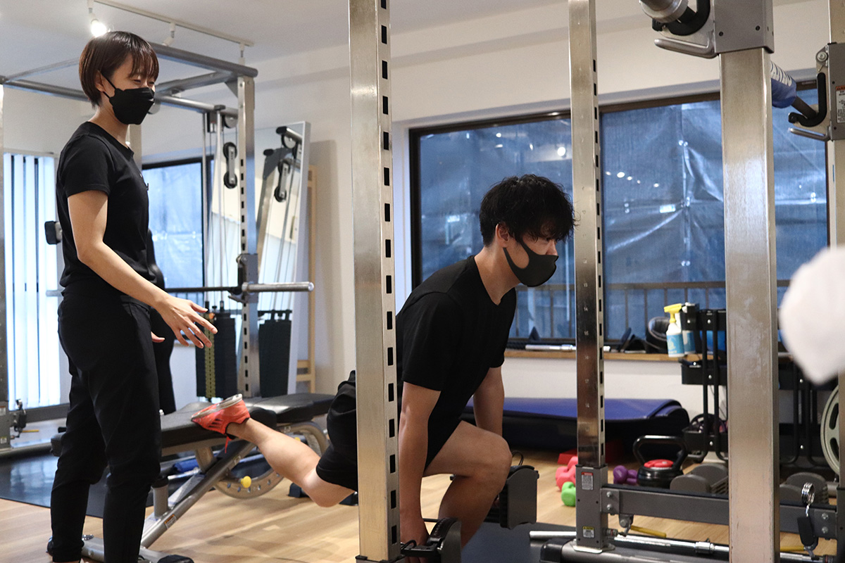 足のトレーニングをしている様子